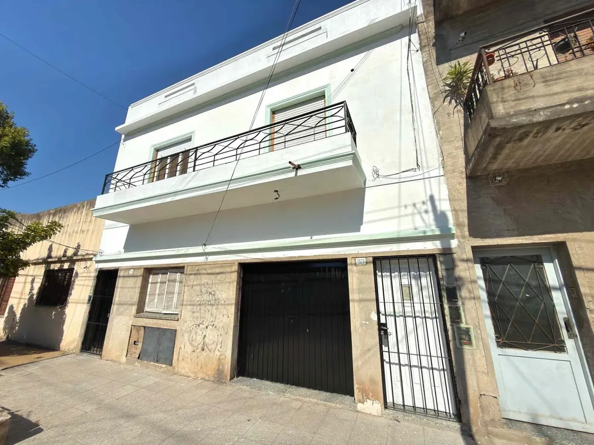 Three-room house with balcony and terrace in General San Martín