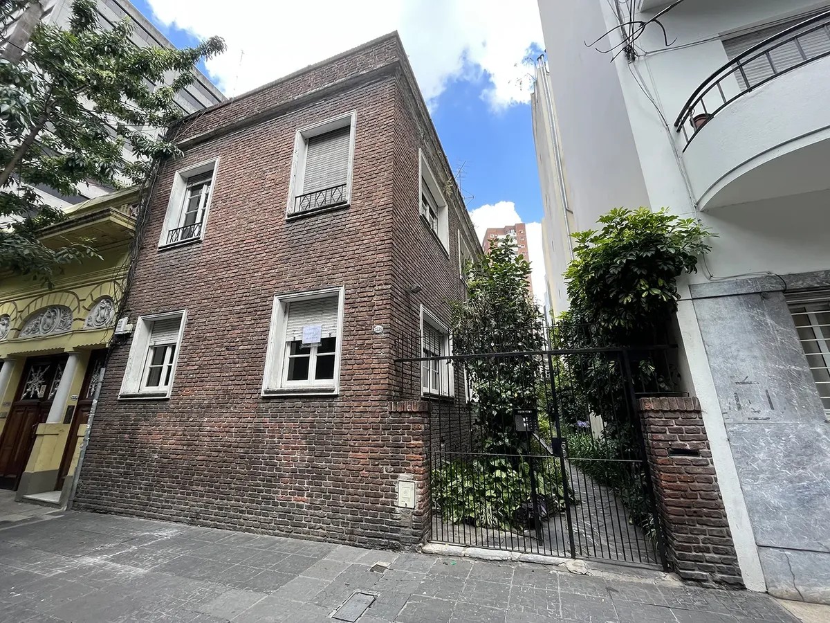 Apartamento de três ambientes em Palermo
