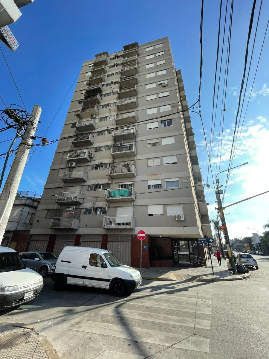 One-bedroom two-room apartment in Ramos Mejía with front balcony