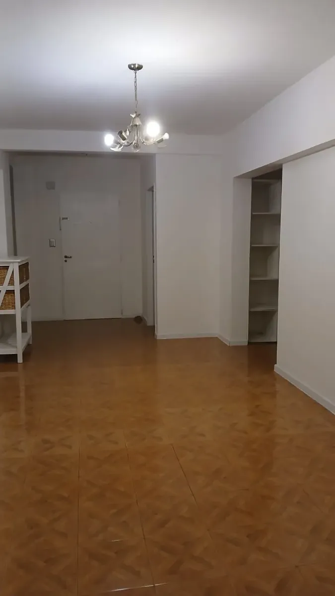 Departamento de 2 ambientes con cochera en Flores