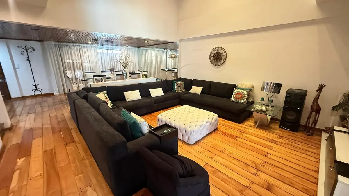 Apartamento cinco quartos em Villa Pueyrredón com piscina e quincho