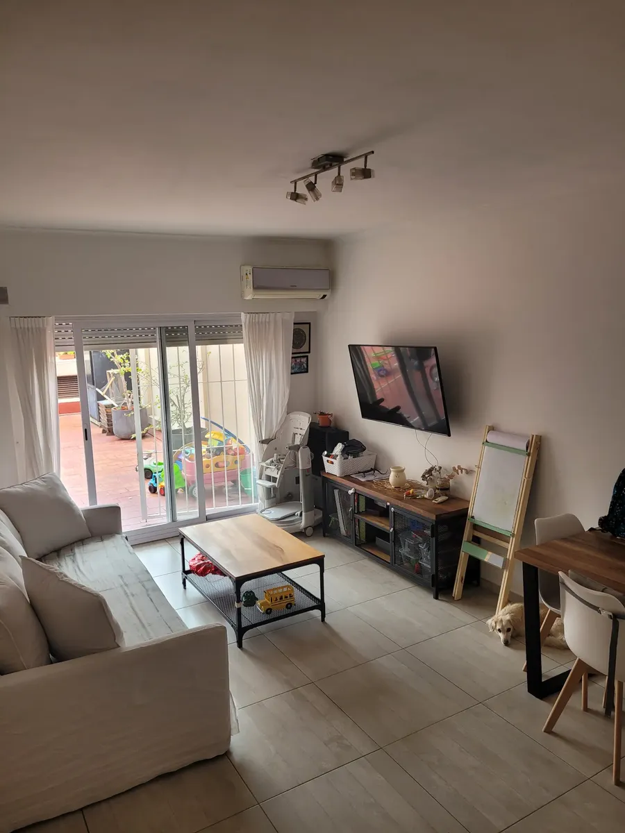 Departamento de 4 ambientes con cochera y patio en Floresta