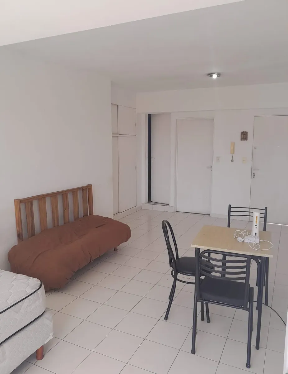 Квартира-студия с отдельной кухней и балконом в Flores