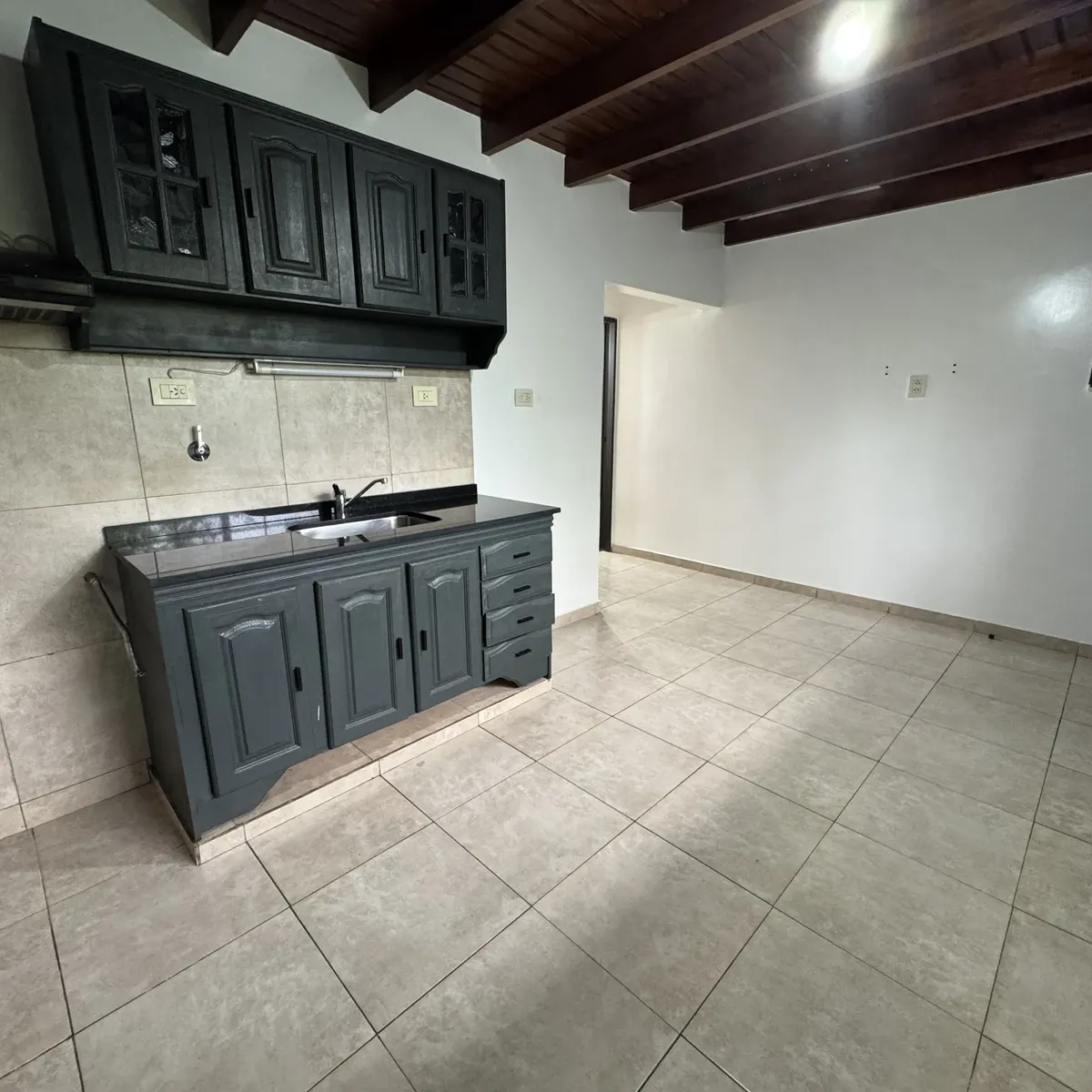 Two-room apartment on the upper floor in Quilmes Oeste
