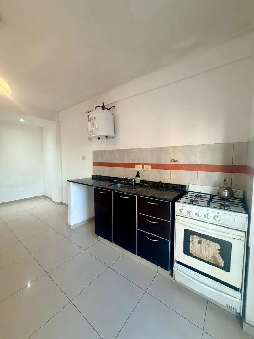 Departamento Dos Ambientes En Alquiler En Caseros, Tres De Febrero, G.b.a. Zona Oeste