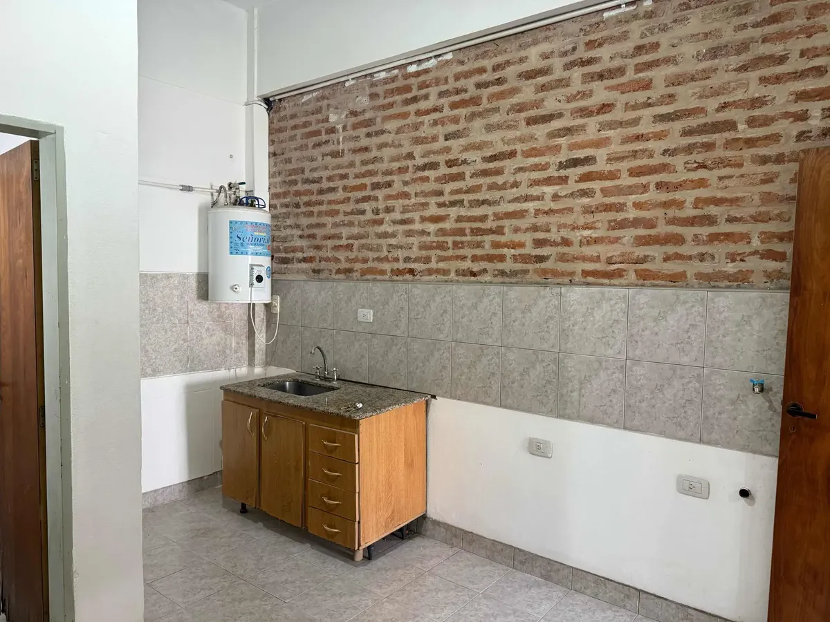 Ground-floor studio apartment in Lanús