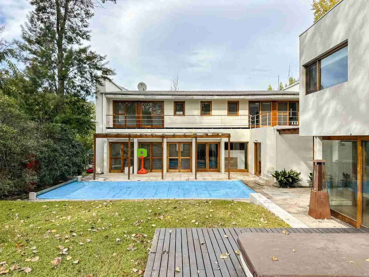 Unfurnished four-bedroom house in Tigre