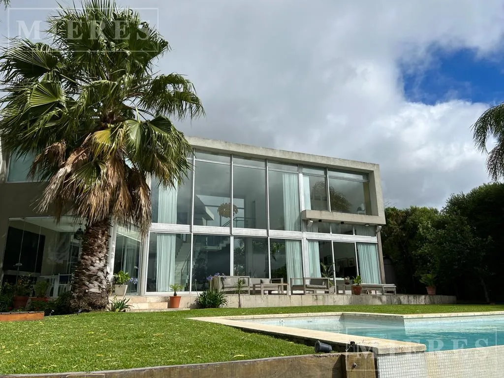 Furnished four-bedroom apartment near the lagoon in Tigre, Nordelta (Los Alisos)
