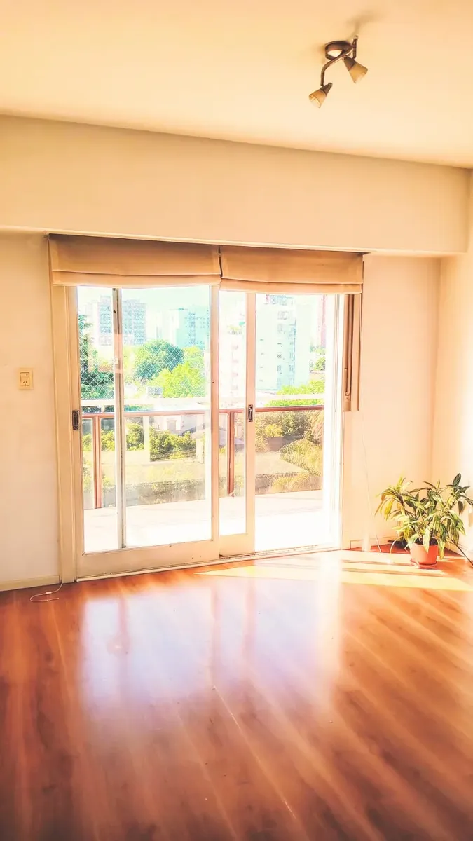 Departamento de 3 dormitorios en Belgrano con jardín y cochera