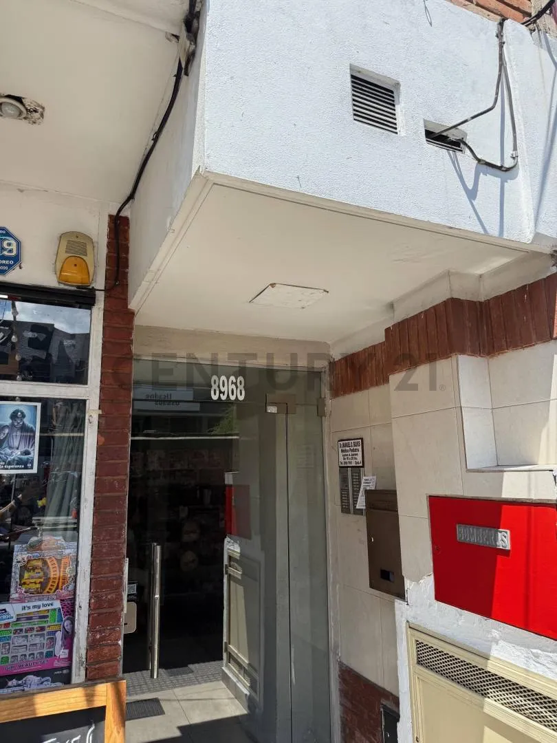 Departamento de 2 ambientes con balcón y terraza privada en Vélez Sarsfield