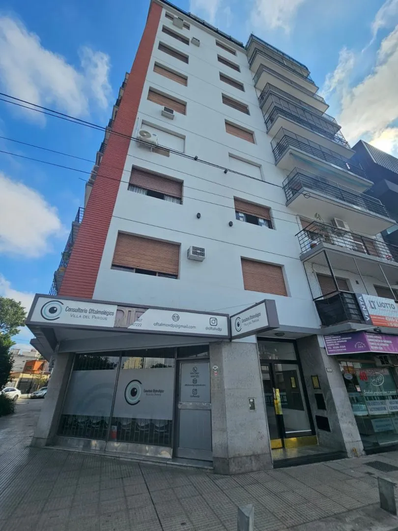 Departamento de 3 ambientes con balcón aterrazado en Villa del Parque