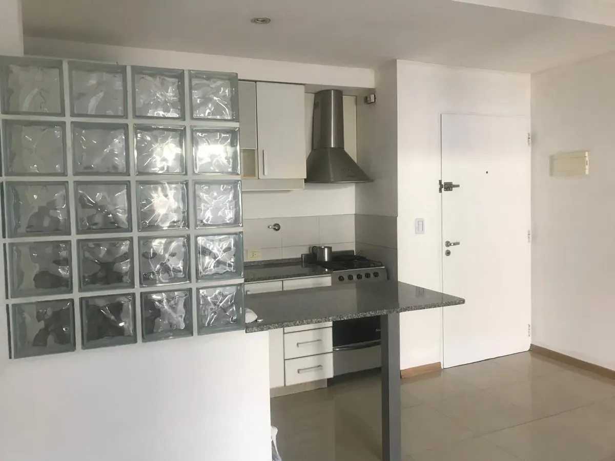 Semipiso de 2 ambientes con balcón en Villa del Parque