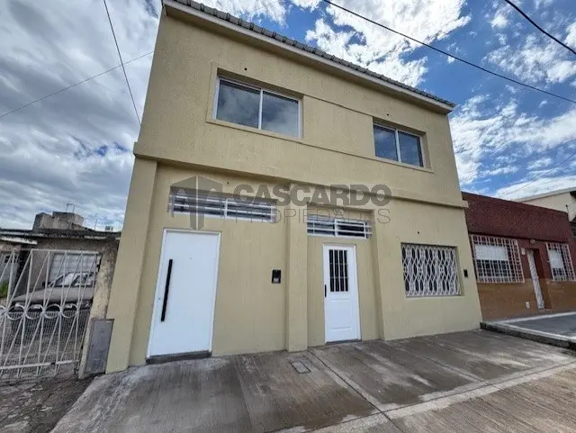 PH de três ambientes de frente com 2 dormitórios em Gerli Este, Lanús