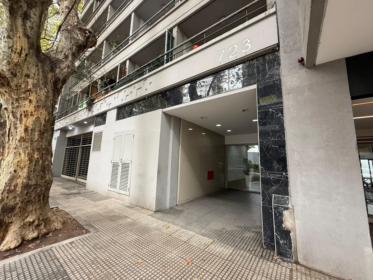 Monoambiente al frente con balcón en Villa Crespo