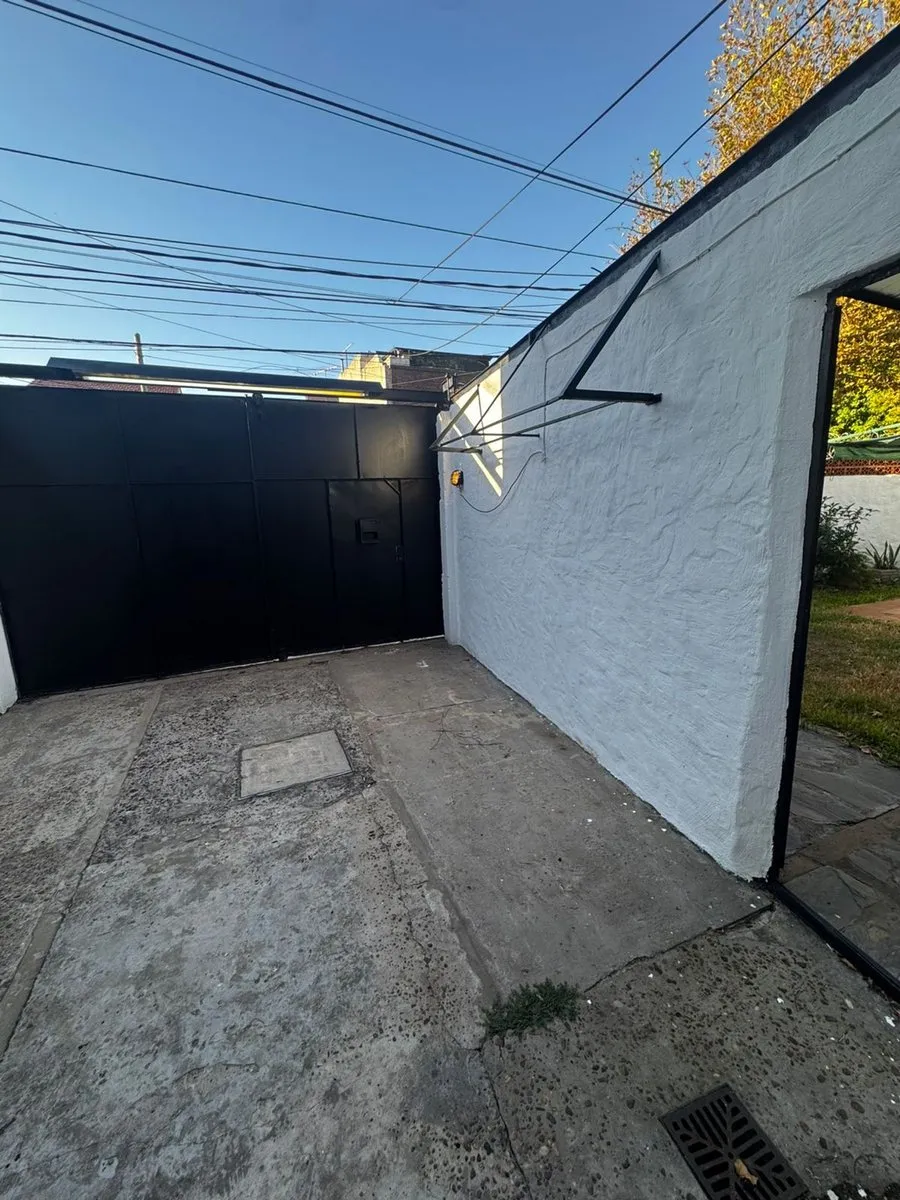 Casa para aluguel com 2 dormitórios em Martínez