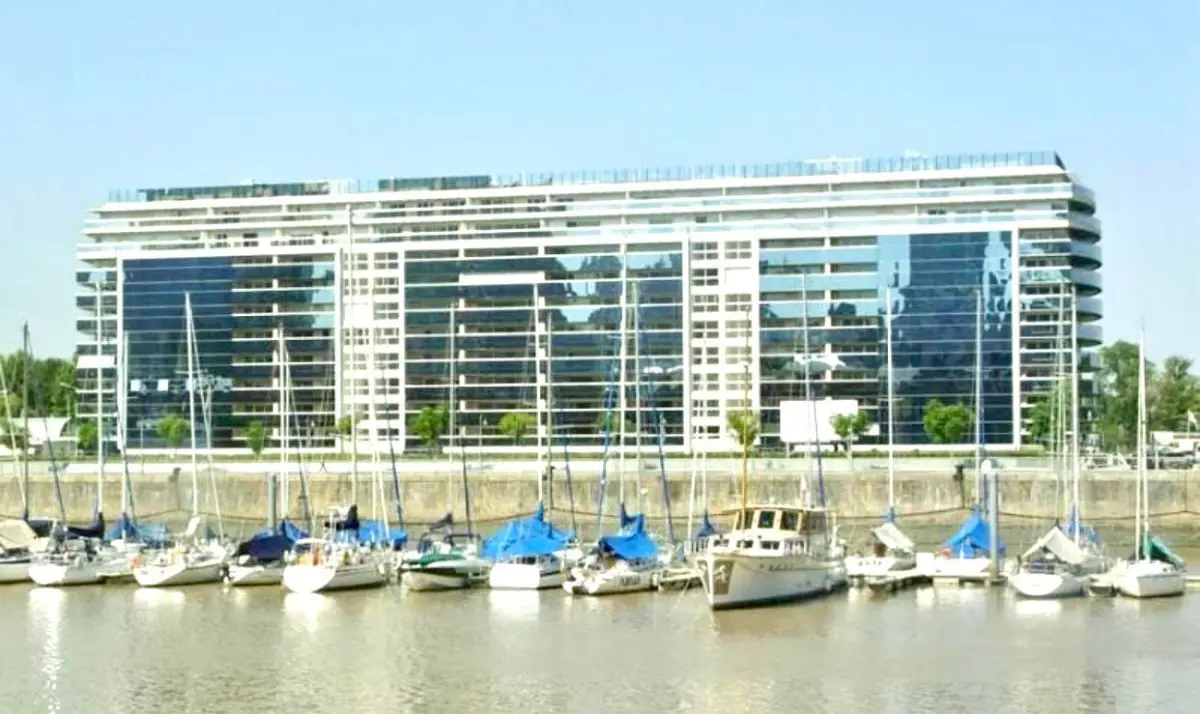 Меблированная квартира с 1 спальней в Puerto Madero с видом на канал