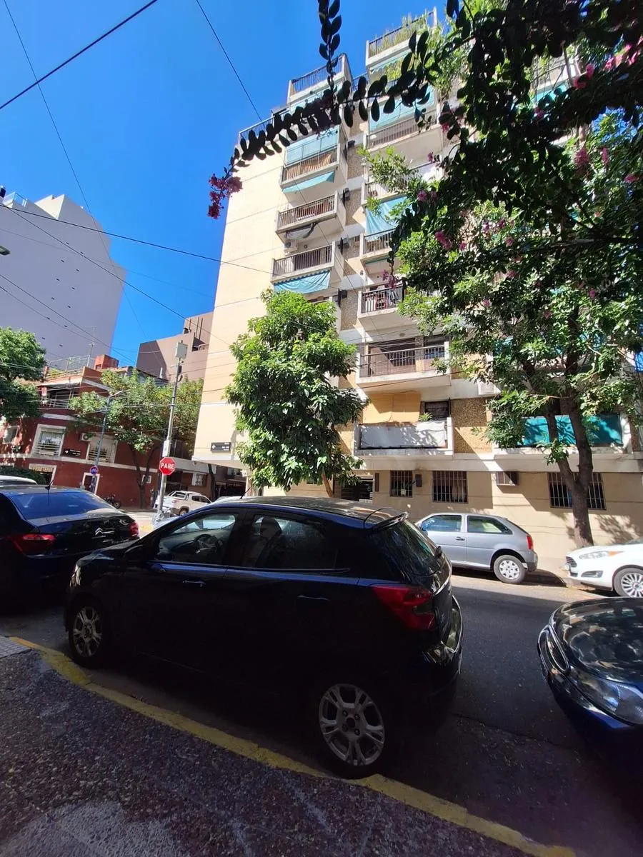 Refurbished studio apartment with front-facing balcony in Boedo