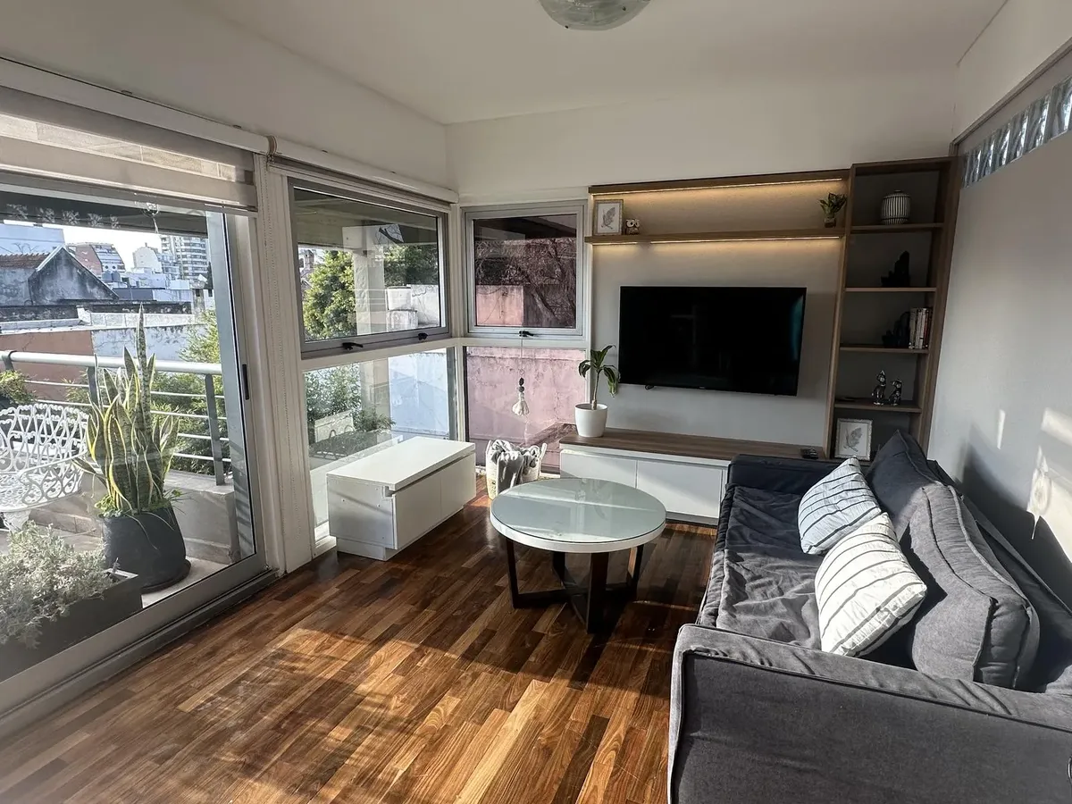 Apartamento meio andar de dois dormitórios em Villa Devoto