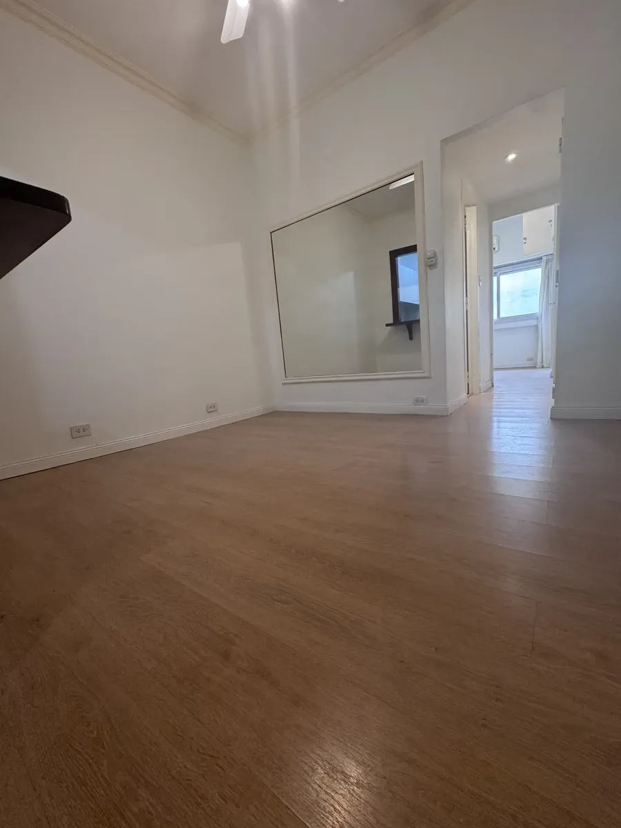 Refurbished two-room apartment in Recoleta with low building fees
