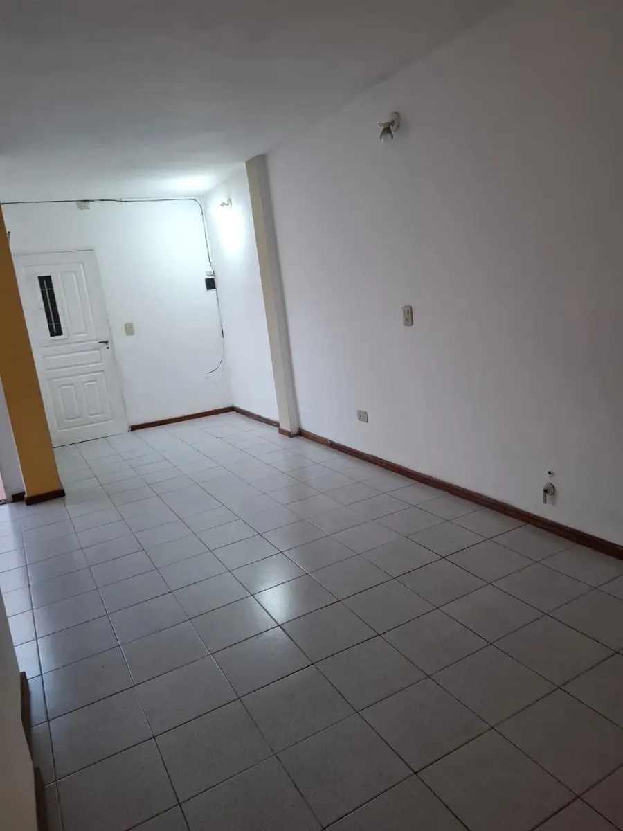 Двухкомнатная квартира с внутренним двориком в Tres de Febrero