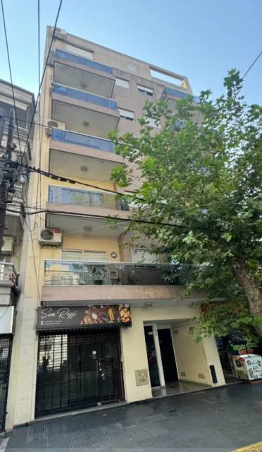 Departamento de 2 ambientes al frente con balcón en Ramos Mejía