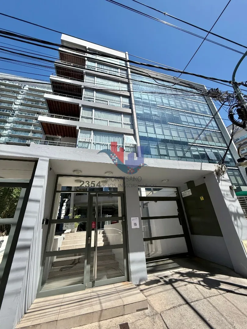 Duplex two-bedroom apartment with parking and pool in Olivos