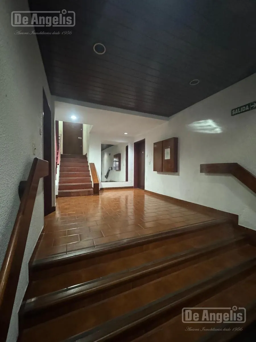 Apartamento de três ambientes com 2 dormitórios em Morón