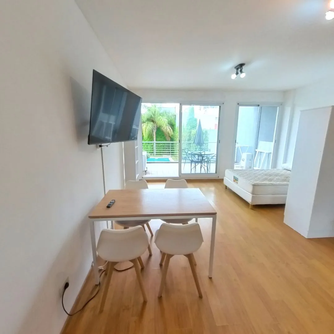 Monoambiente con vista a la piscina en Villa Urquiza