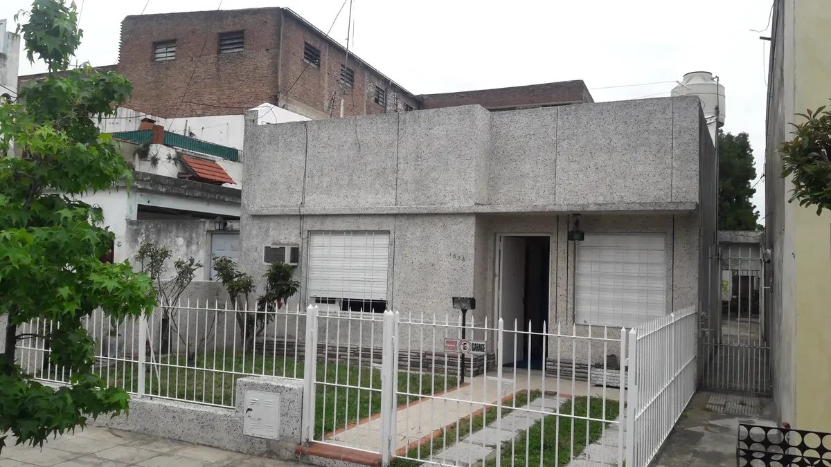 Casa em planta baixa com 3 ambientes, 2 dormitórios e vaga de garagem em La Matanza