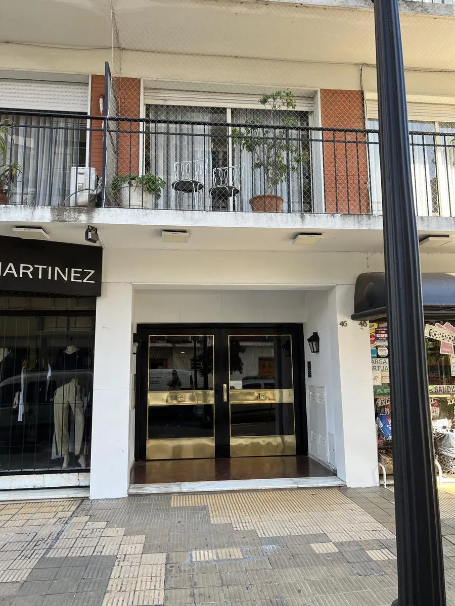 Apartamento de dois ambientes de frente em San Isidro