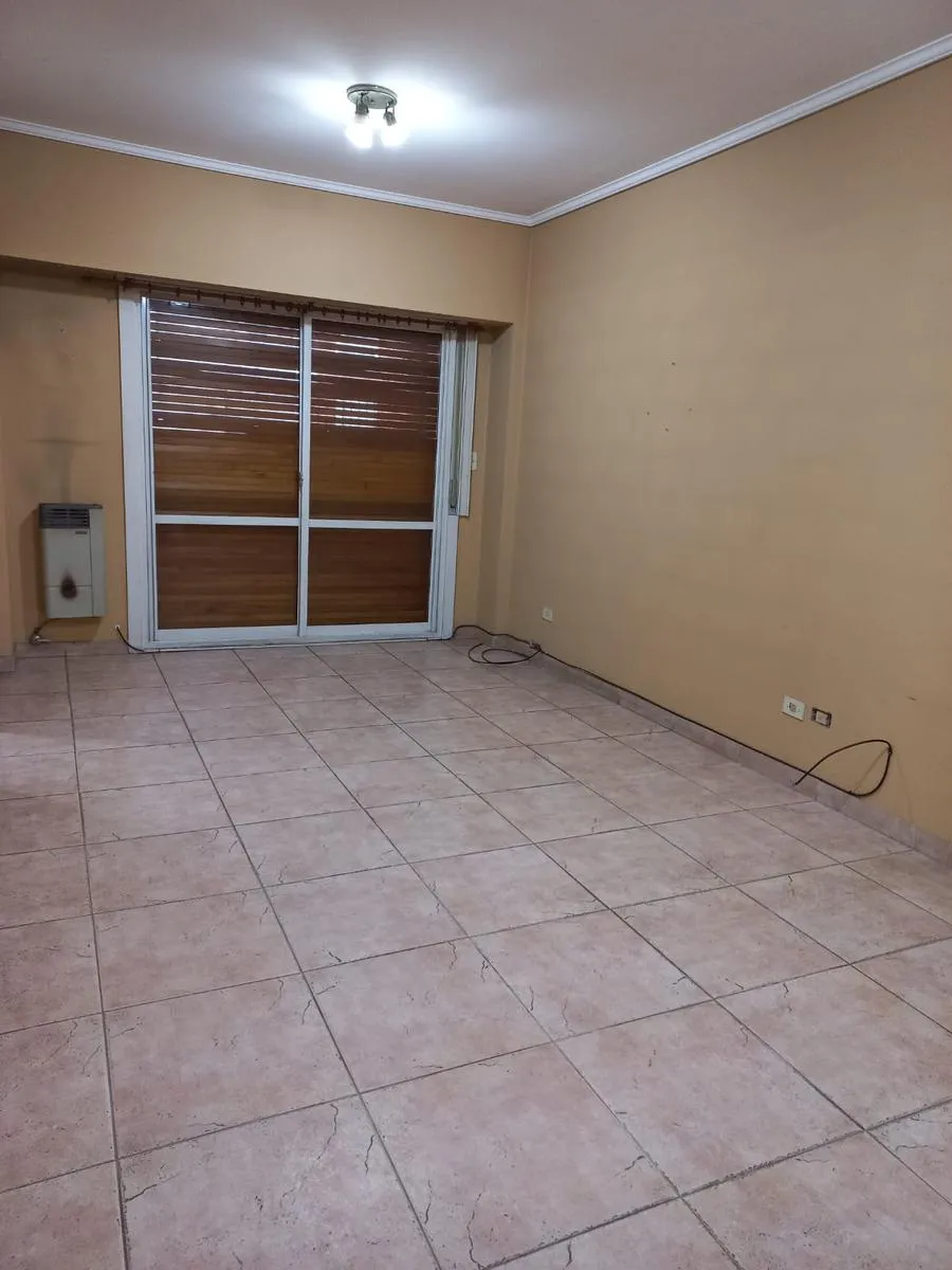 Two-room half-floor apartment in Lomas de Zamora Oeste