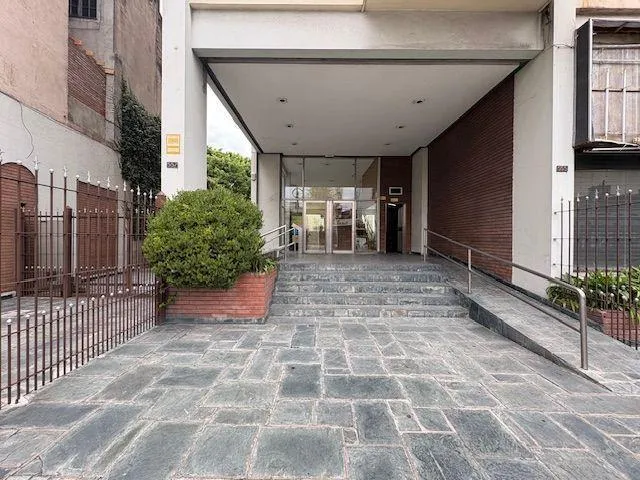 Departamento de 3 ambientes al frente en Avellaneda