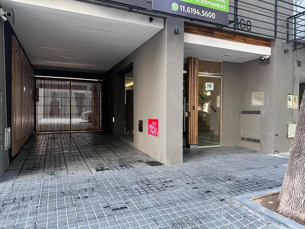 Kitnet com balcão e cozinha equipada em Caballito