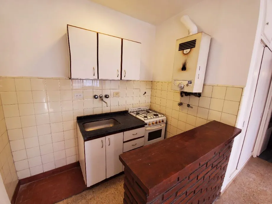 Two-room apartment for rent in Ramos Mejía Centro, suitable for professional use