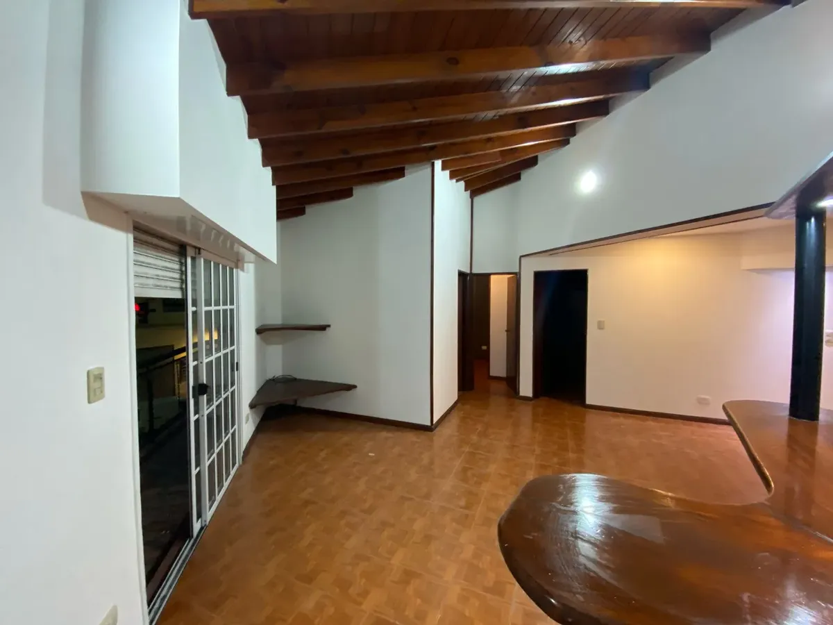 Three-bedroom apartment-house with patio and balcony in Villa General Mitre