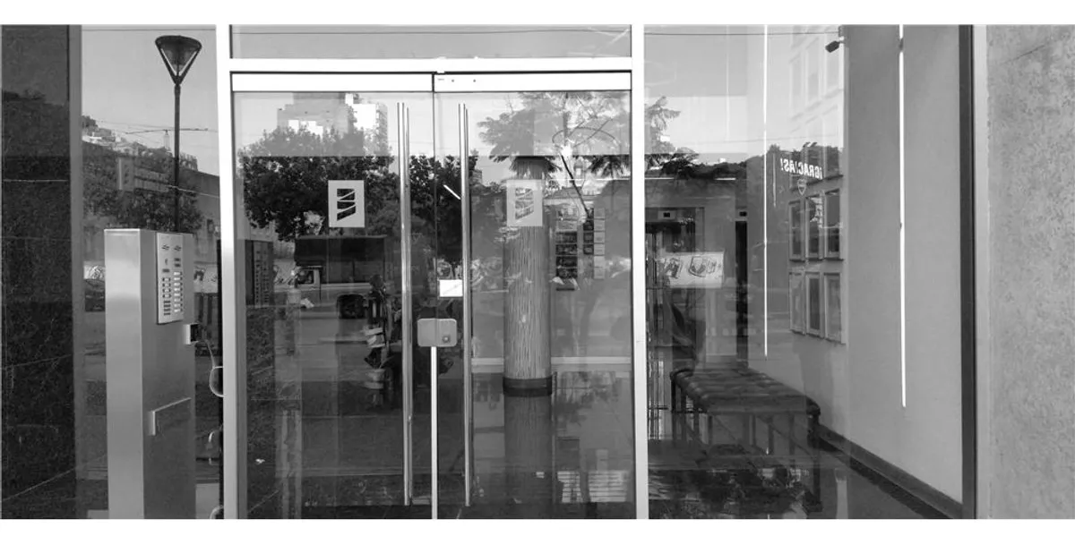 Apartamento de 3 ambientes com 2 dormitórios em San Telmo