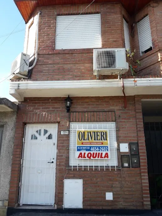 Dúplex de 2 dormitorios al frente en Ramos Mejía Sur