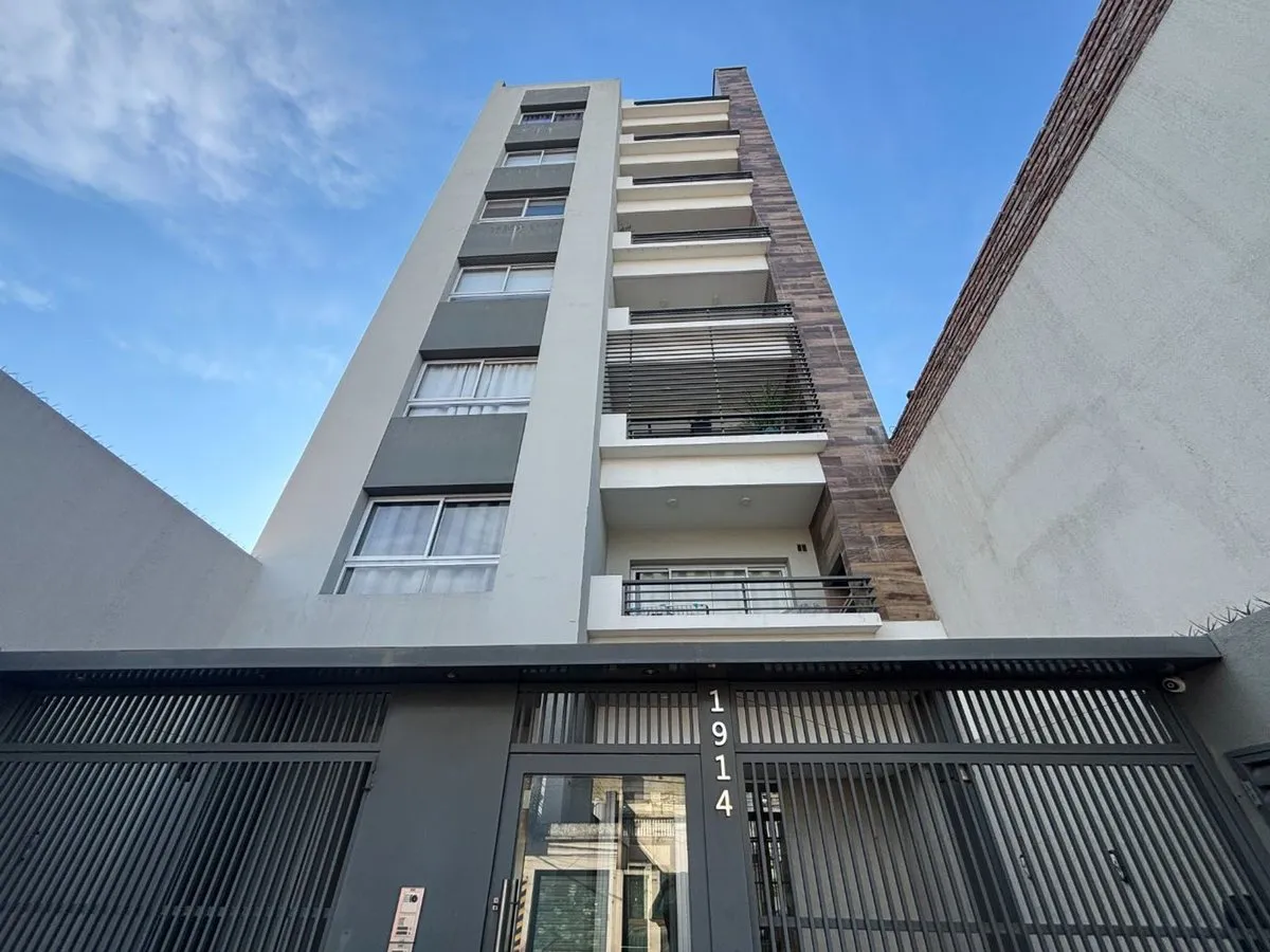 Kitnet com varanda para alugar em Tres de Febrero