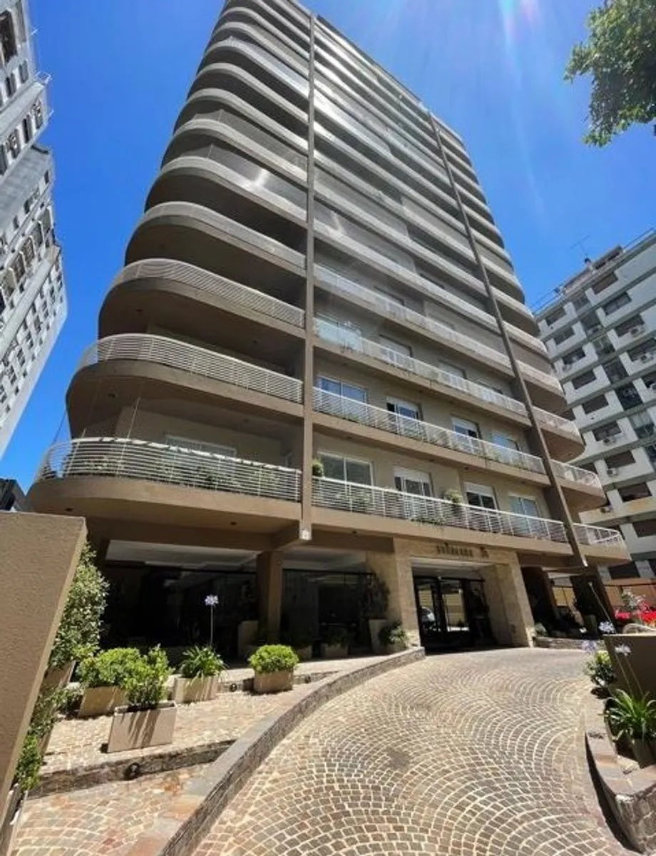 Three-room apartment with covered parking in La Matanza