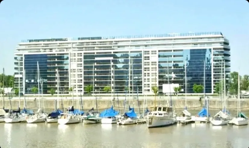 Меблированная двухкомнатная квартира в Puerto Madero