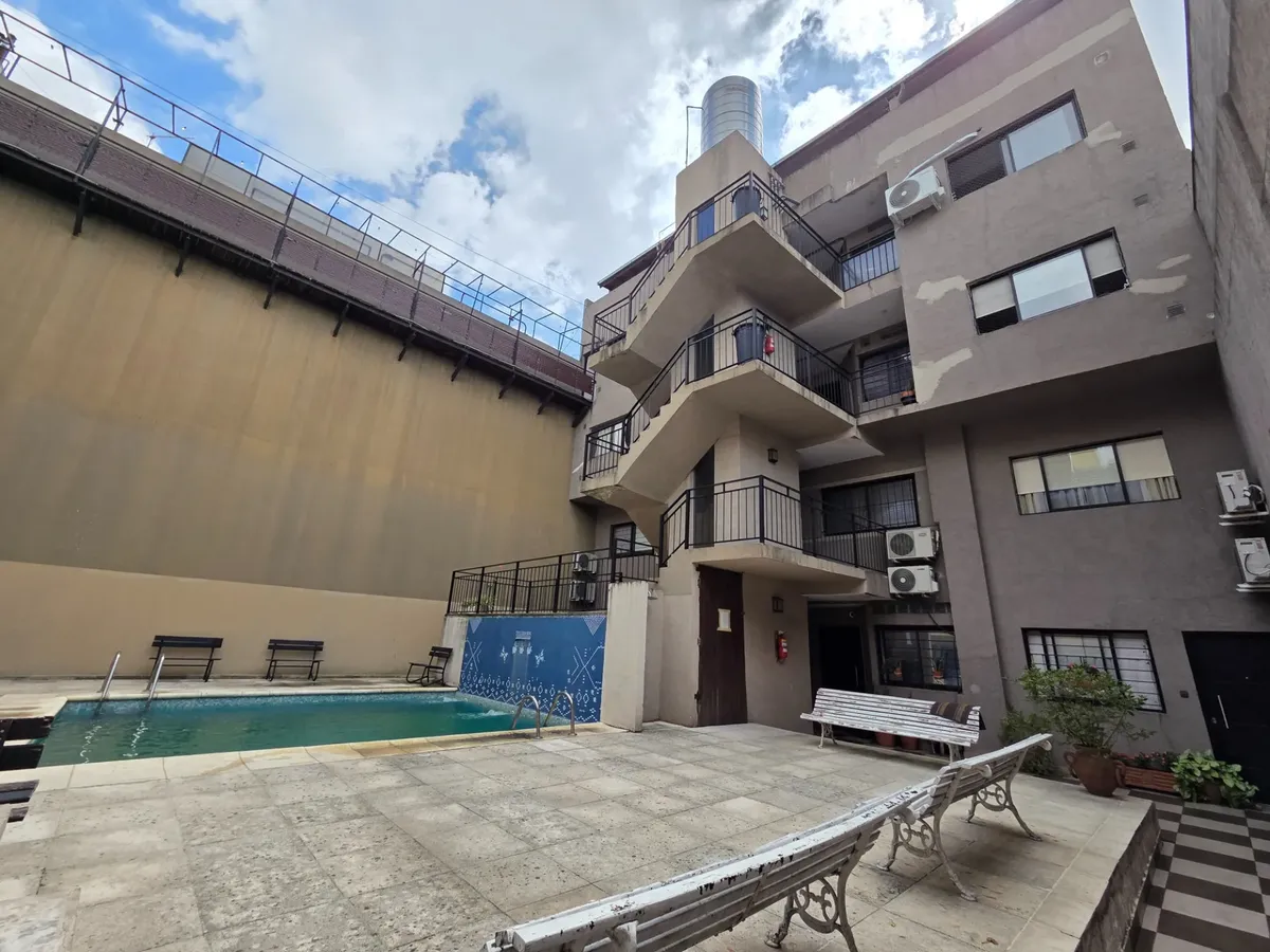 Departamento dúplex de 3 ambientes con 2 dormitorios en Villa Luro