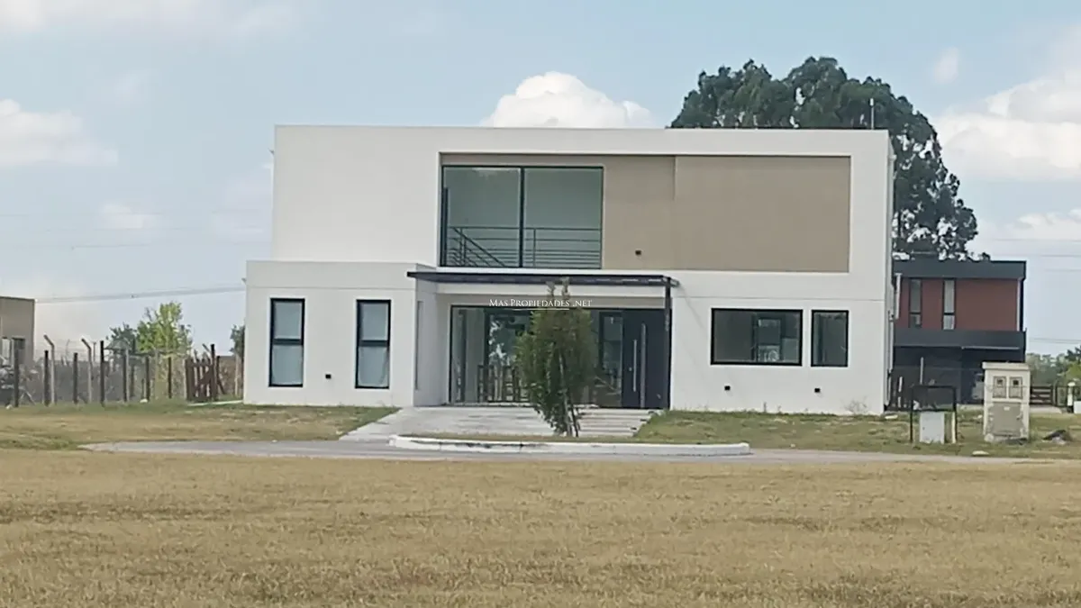 Four-bedroom house for rent in La Alameda, Canning (Presidente Perón)