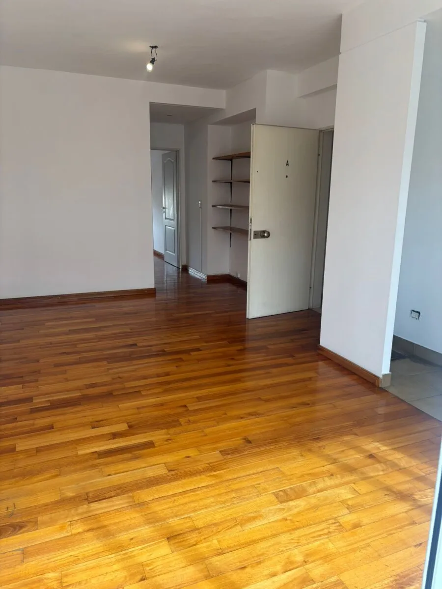 Two-room half-floor apartment in Flores