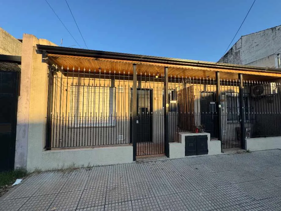 PH de 1 dormitorio al frente sin expensas en Wilde