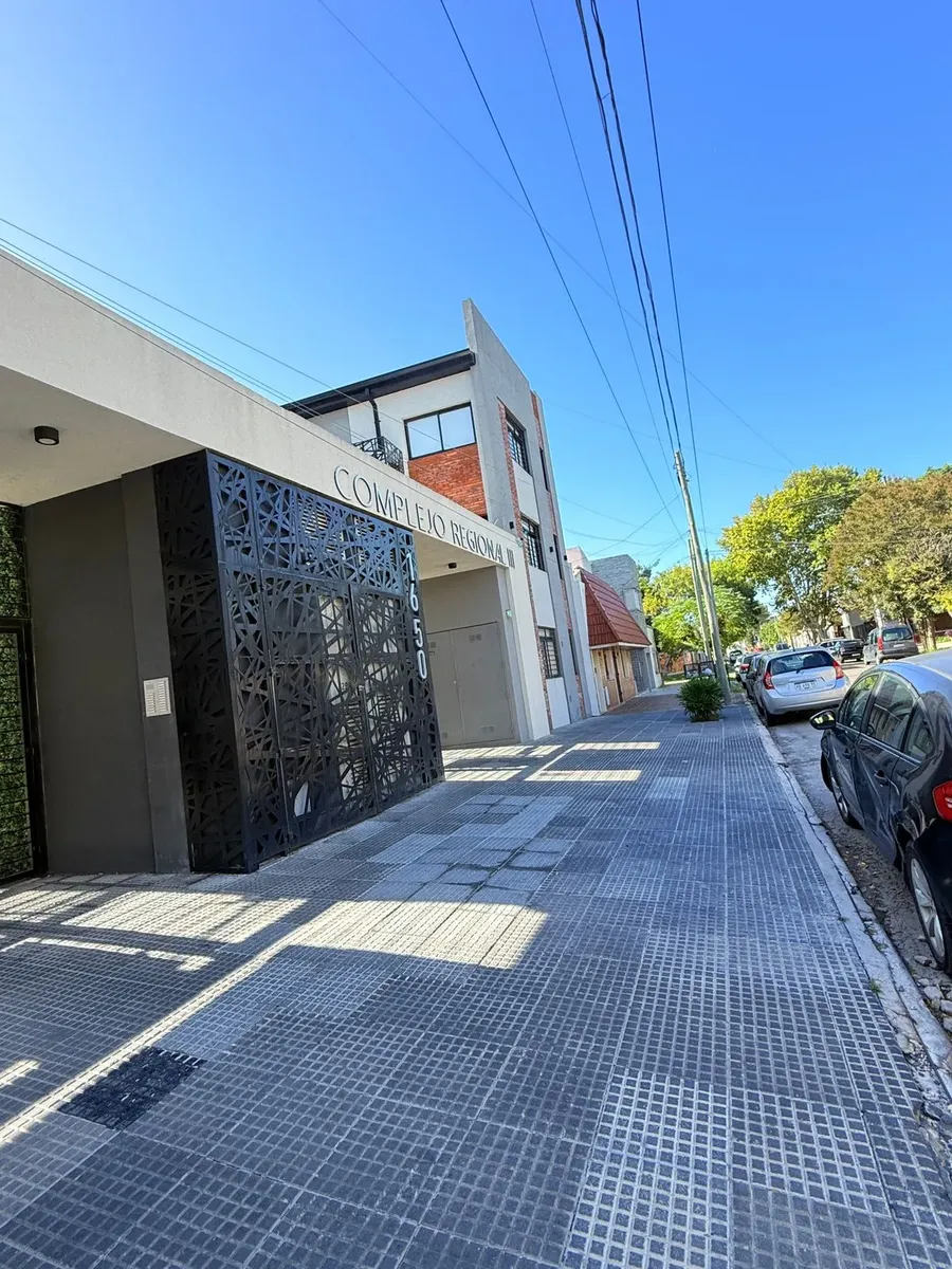 Apartamento tipo duplex de dois quartos em Lanús