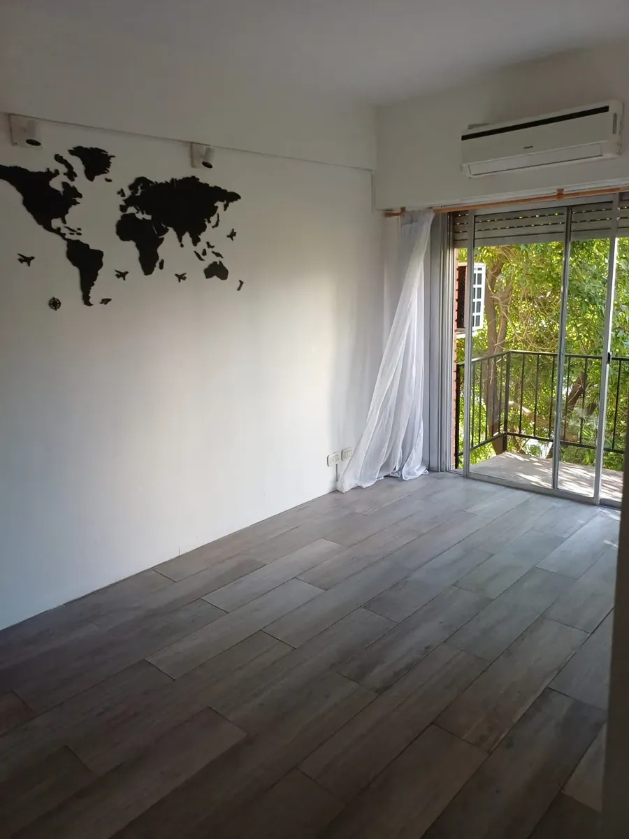 Two-room apartment with balcony in Quilmes Centro