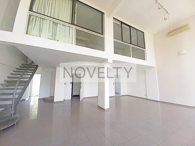 Дуплекс с 4 спальнями в Recoleta с (закреплённым) парковочным местом и кладовыми