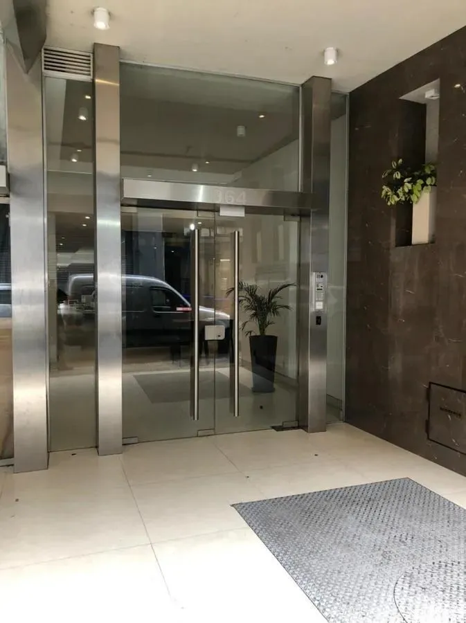 Monoambiente amueblado con balcón en Monserrat