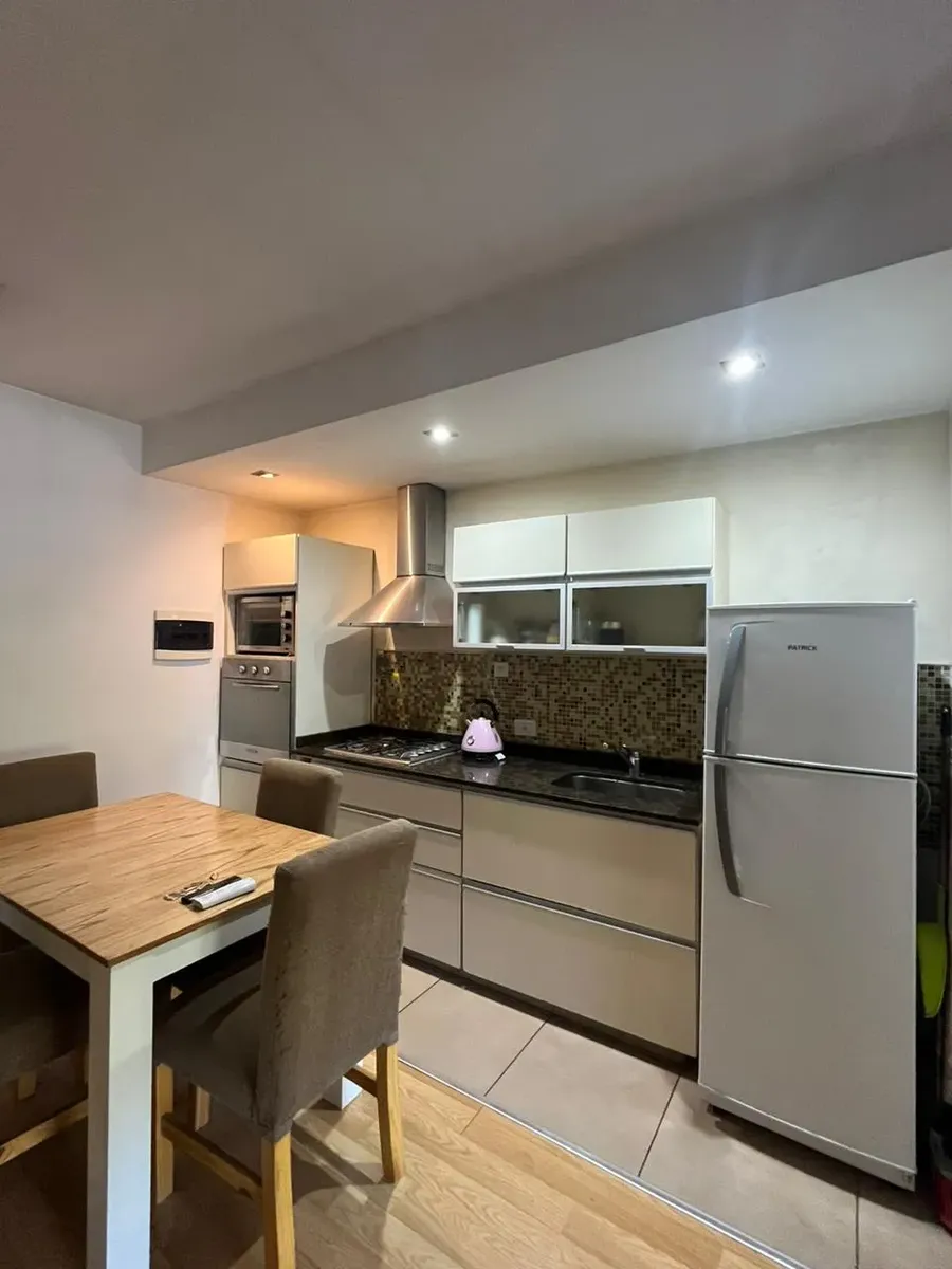 Monoambiente al frente con balcón en Villa Urquiza