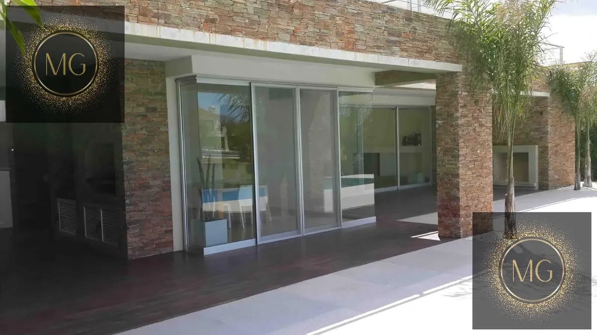 Casa com 4 suítes